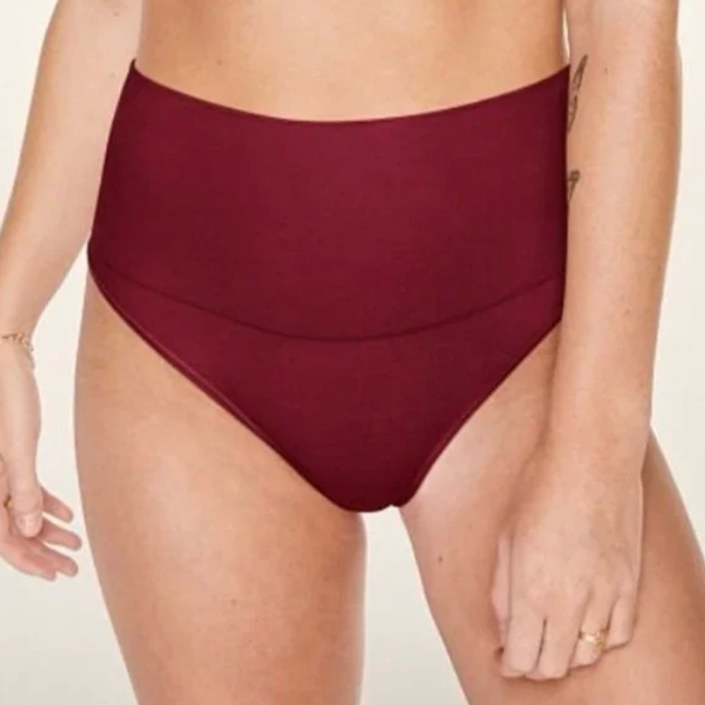 victoria secret seamless Shape Thong panties Pink New NWT Small